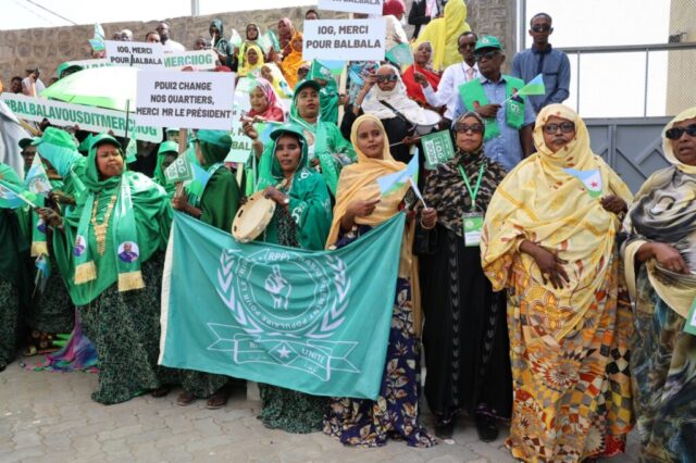 Son Excellence Monsieur Ismaïl Omar Guelleh-Inauguration du Centre de Développement Communautaire-Moustiquaire-3