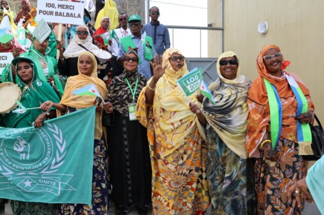 Son Excellence Monsieur Ismaïl Omar Guelleh-Inauguration du Centre de Développement Communautaire-Moustiquaire-4
