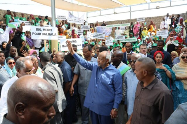 Son Excellence Monsieur Ismaïl Omar Guelleh-Inauguration du Centre de Développement Communautaire-Moustiquaire-6