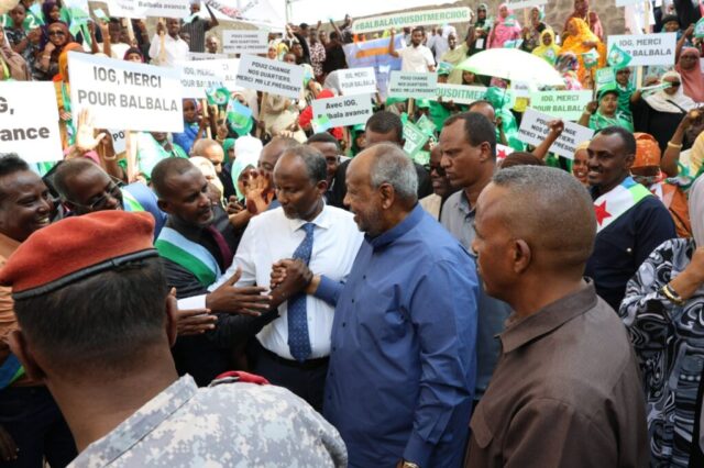 Son Excellence Monsieur Ismaïl Omar Guelleh-Inauguration du Centre de Développement Communautaire-Moustiquaire-8