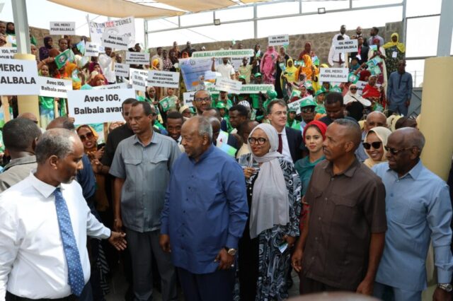Son Excellence Monsieur Ismaïl Omar Guelleh-Inauguration du Centre de Développement Communautaire-Moustiquaire-9