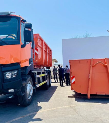 AFD-ADDS-OVD-Un camion flambant neuf et 2 bennes de 20 m3 chacune pour renforcer l’OVD (2)